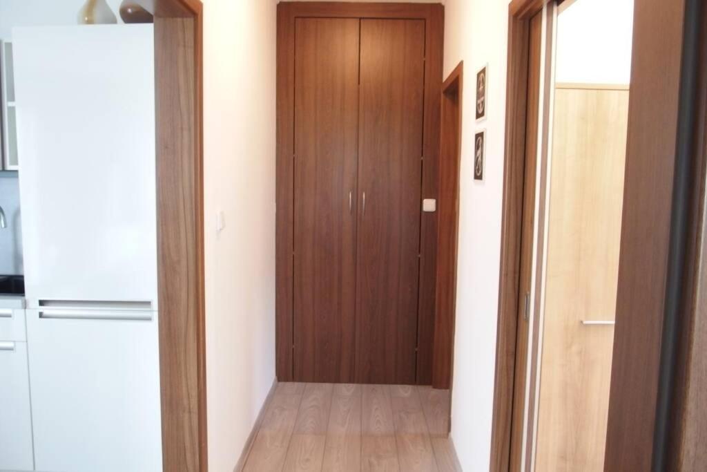 Prijemny V Rodinnem Domku Se Sdilenym Bazenem, Terasou A Zahradou Apartment *