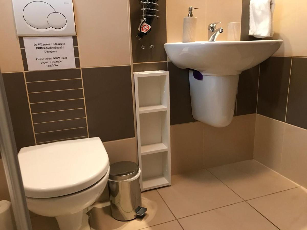 Prijemny V Rodinnem Domku Se Sdilenym Bazenem, Terasou A Zahradou Apartment Krovi