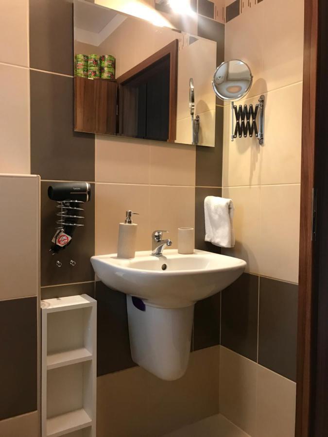 Apartment Prijemny V Rodinnem Domku Se Sdilenym Bazenem, Terasou A Zahradou *