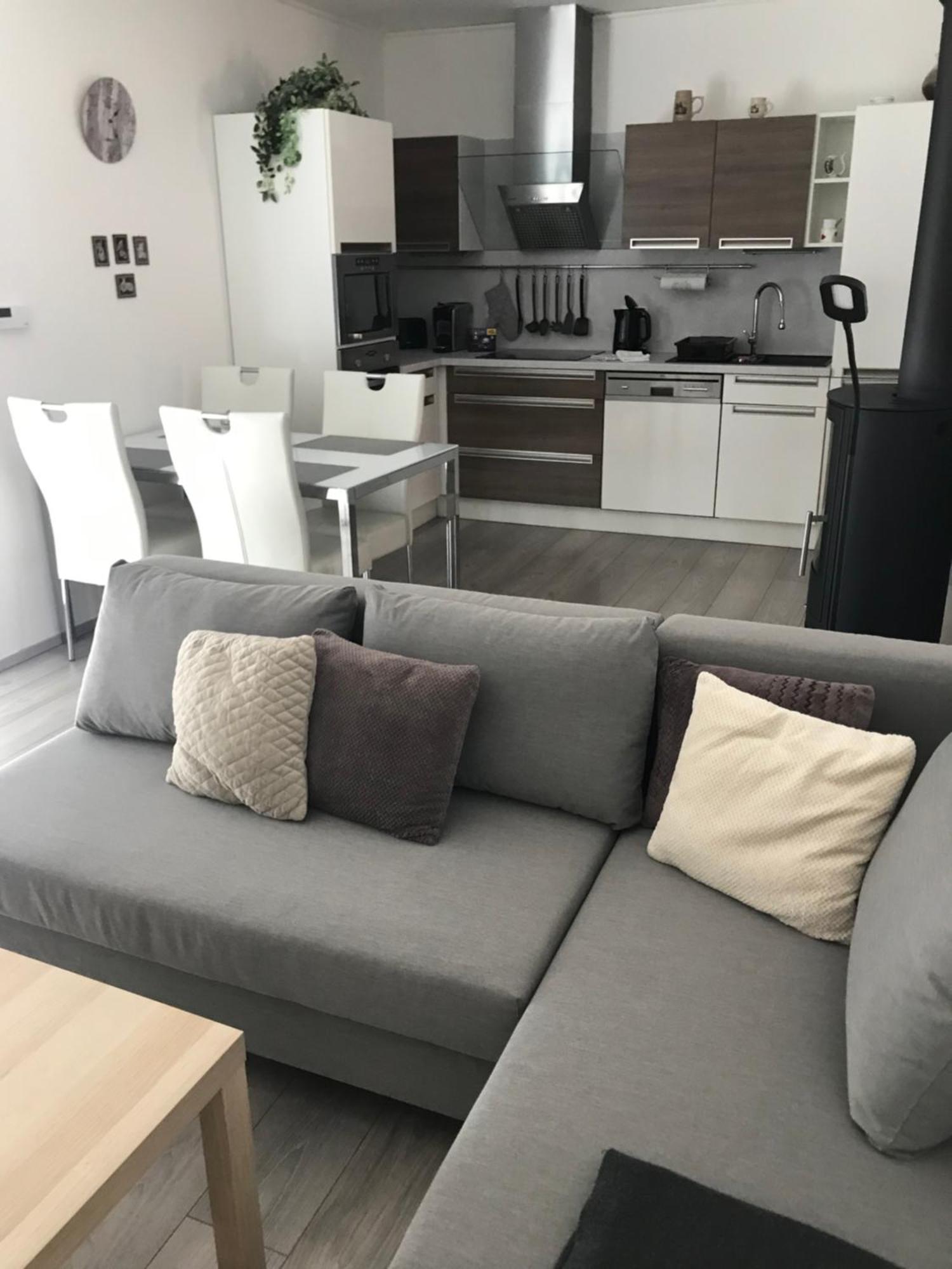 Prijemny V Rodinnem Domku Se Sdilenym Bazenem, Terasou A Zahradou Apartment