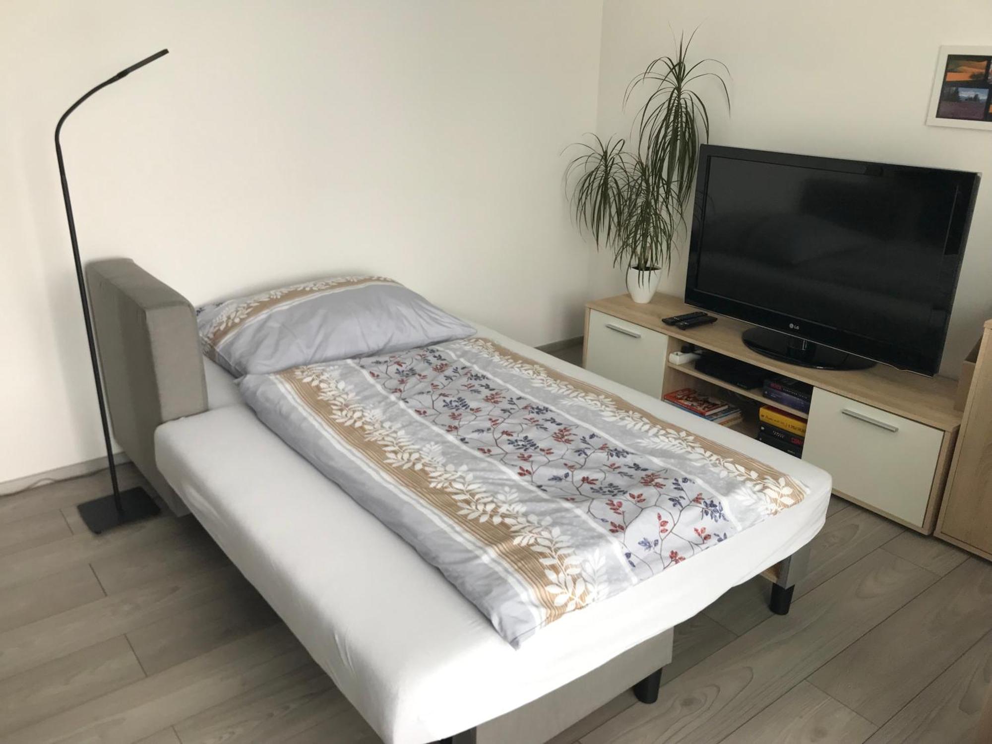 Prijemny V Rodinnem Domku Se Sdilenym Bazenem, Terasou A Zahradou Apartment Krovi
